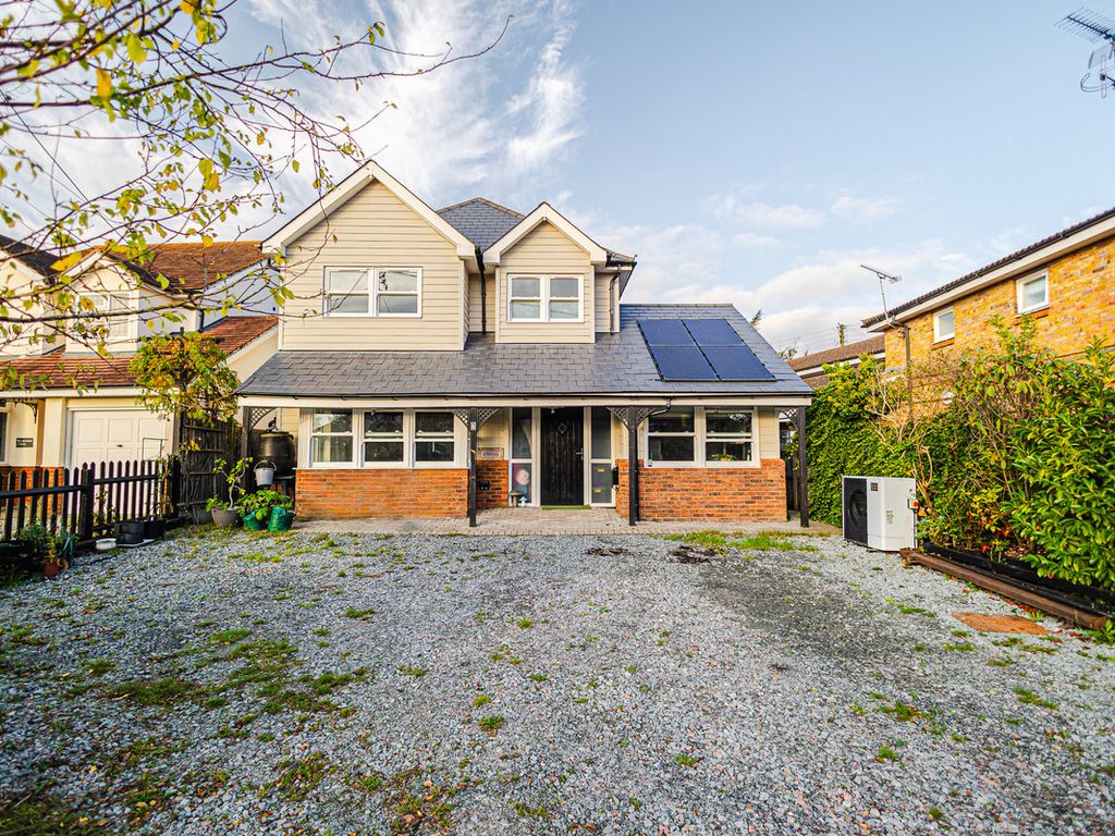 New home, 5 bed detached house for sale in Lakeside Path, Canvey Island