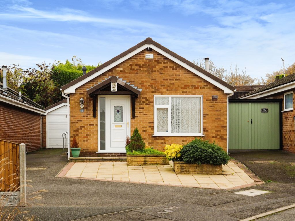 2 bed bungalow for sale in Sunningdale Road, Nottingham