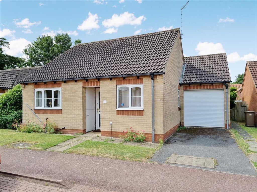 2 bed semidetached bungalow for sale in Court, Sleaford