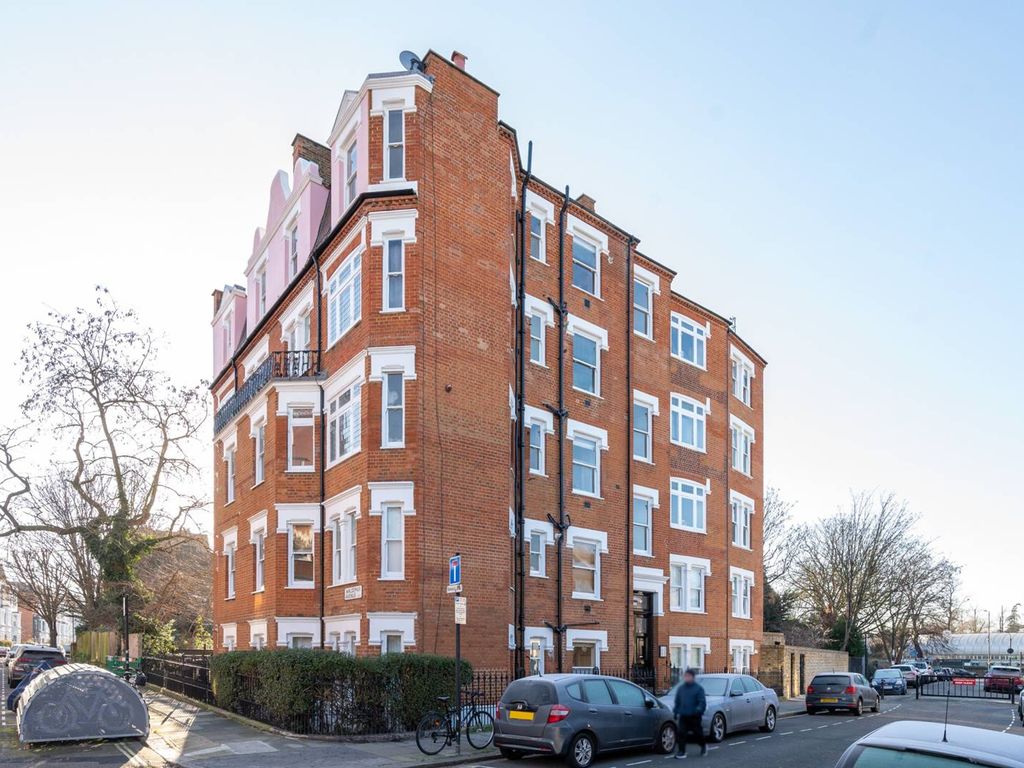 Waldemar Avenue Bishop's Park London SW6