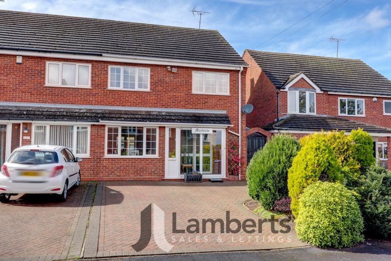 3 bed semidetached house for sale in New Road, Studley B80, £330,000