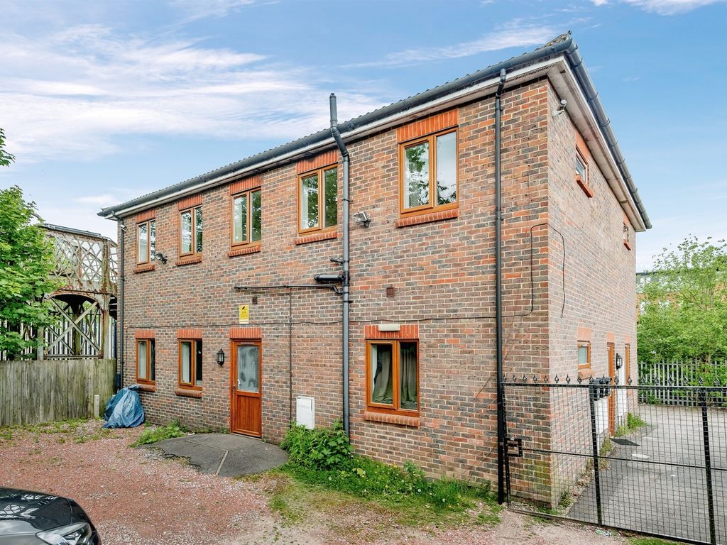 1 bed flat for sale in The Courtyard, East Park, Crawley RH10 Zoopla