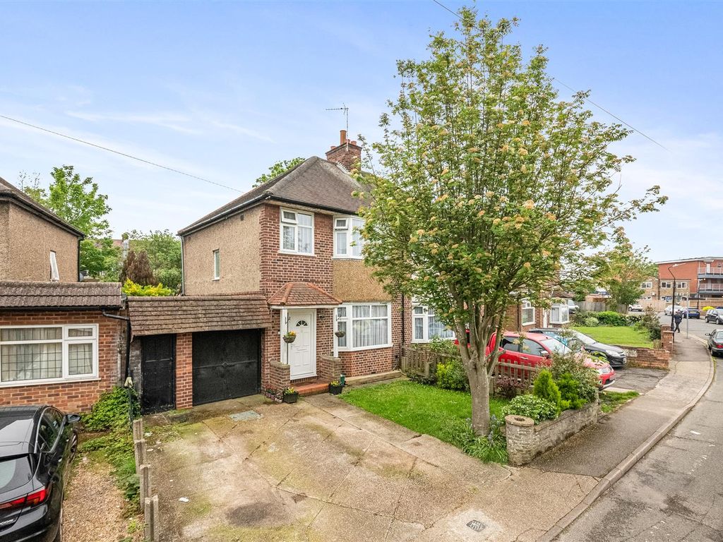 3 bed semidetached house for sale in Hayes End Close, Hayes UB4, £