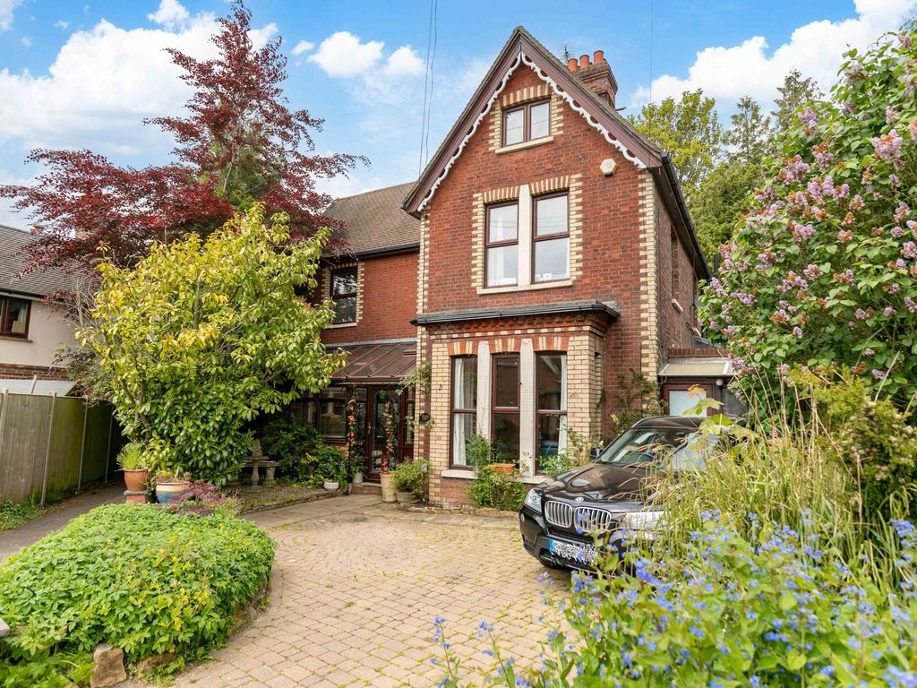 7 bed detached house for sale in De La Warr Road, East Grinstead RH19 Zoopla