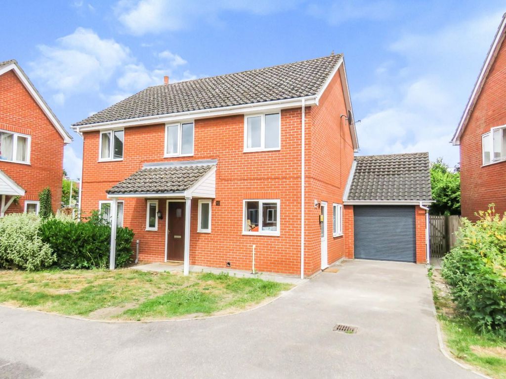 4 bed detached house for sale in Sharpes Court, Mildenhall, Bury St