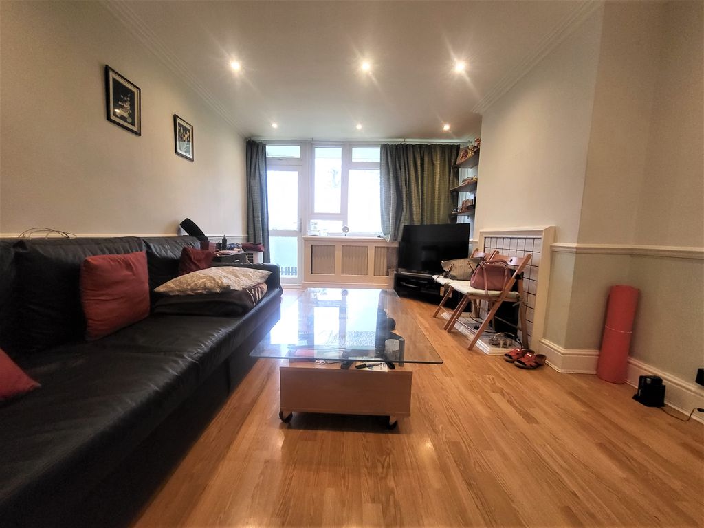 2 bed flat for sale in Strathdon Drive, London SW17 Zoopla