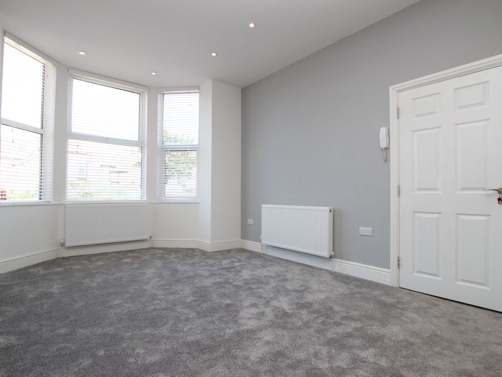 2 bed flat to rent in Radcliffe Road, West Bridgford, Nottingham NG2, £