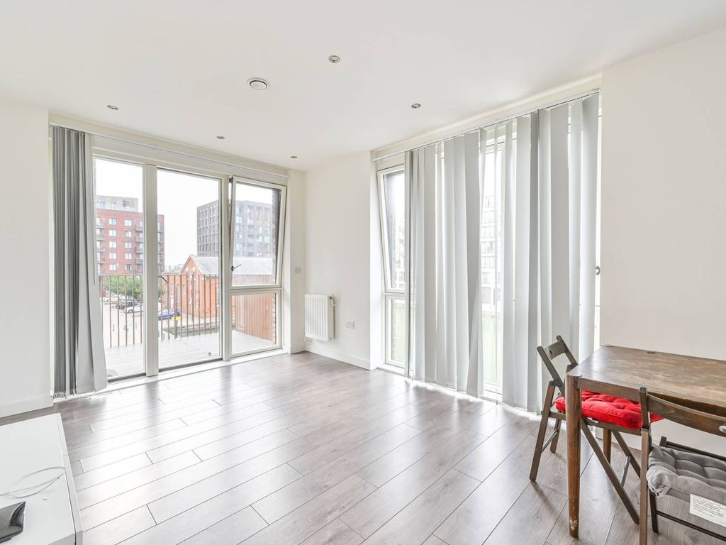 Frobisher Yard, Gallions Reach, London E16  