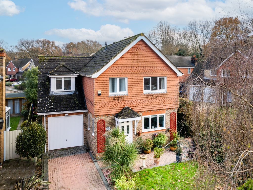 4 bed detached house for sale in Heath Close, Sayers Common, Hassocks