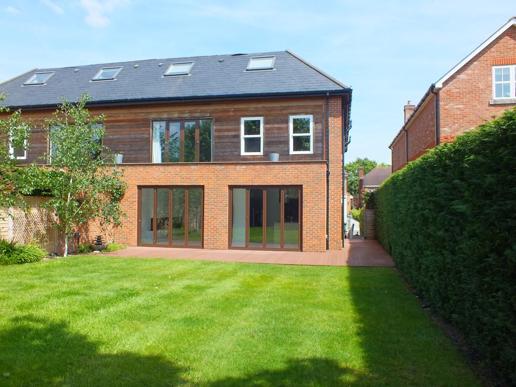 5 bed semidetached house to rent in Warren Close, Esher KT10, £9,950 pcm Zoopla