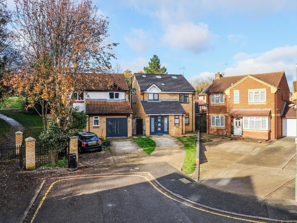 5 bed detached house for sale in Steele Avenue, Greenhithe DA9, £