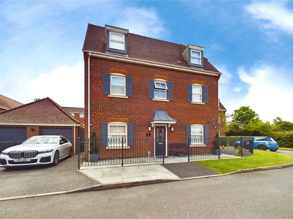 4 bed detached house for sale in Cavalry Close, Thatcham, Berkshire