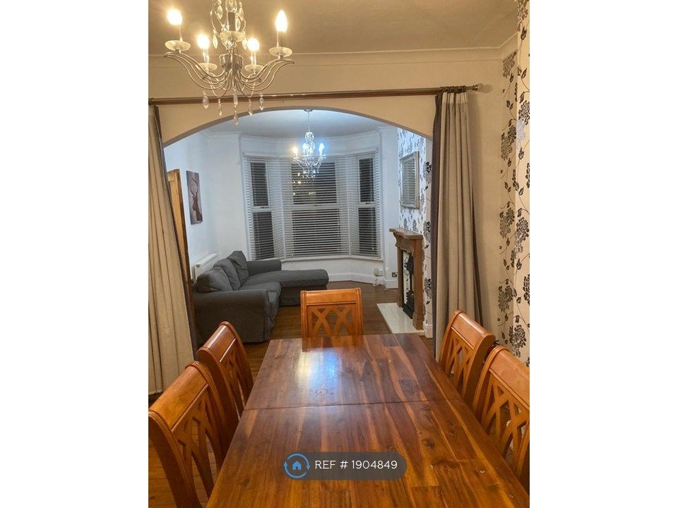 2 bed terraced house to rent in Broomfield Road, Coventry CV5, £1,100