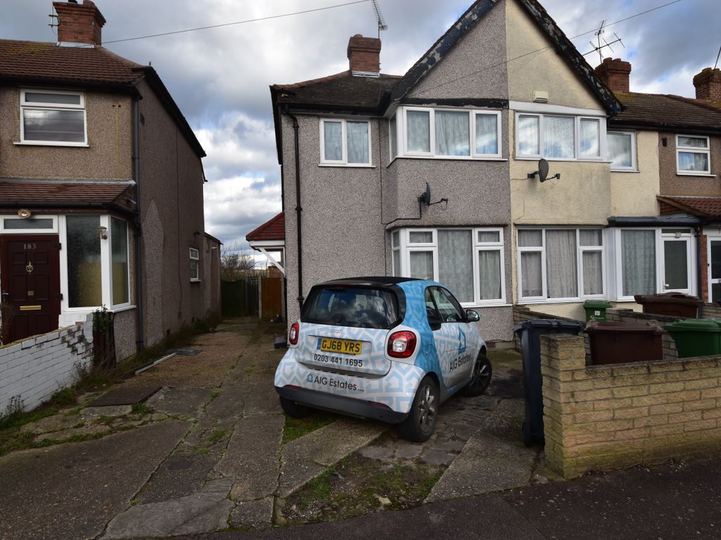 2 bed end terrace house to rent in Oval Road North, Dagenham RM10, £