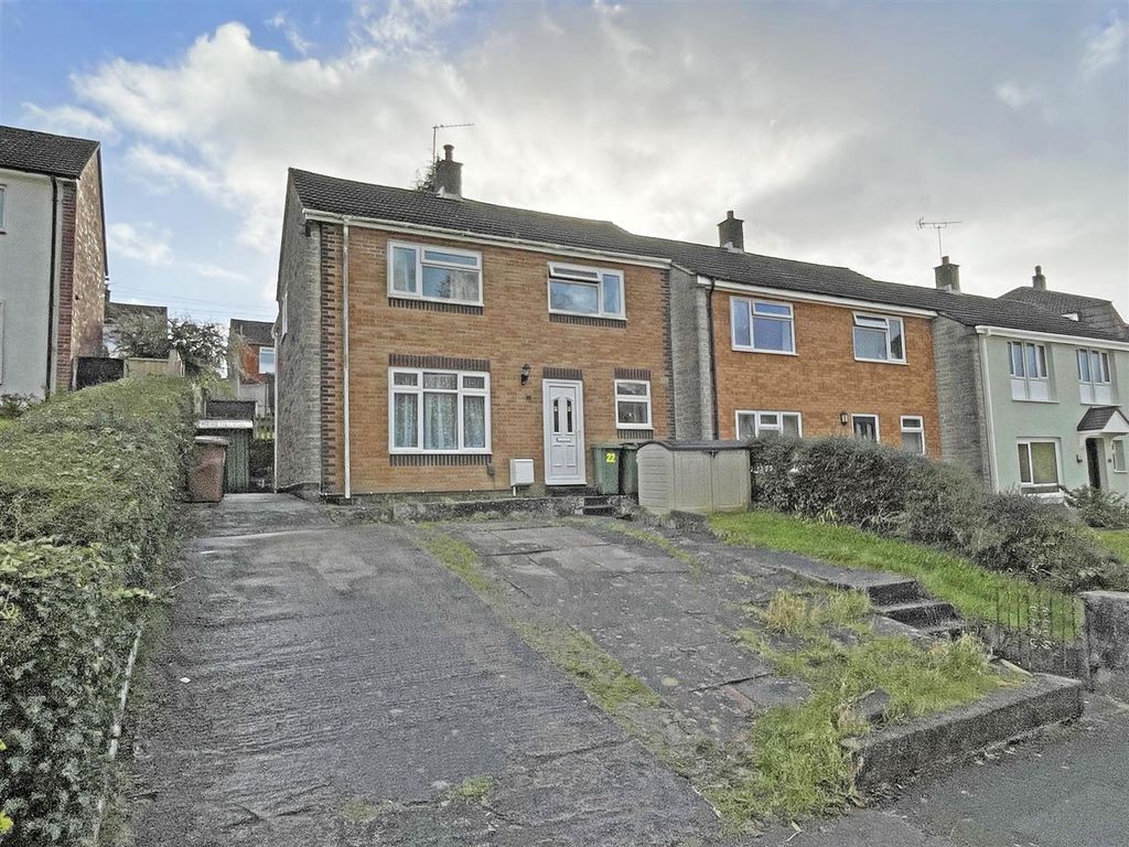 4 bed end terrace house for sale in Frontfield Crescent, Southway