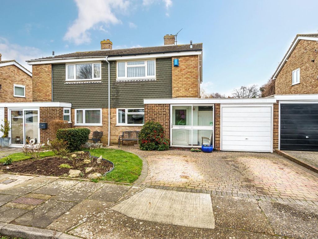 3 bed semidetached house for sale in Canon Close, Borstal, Rochester