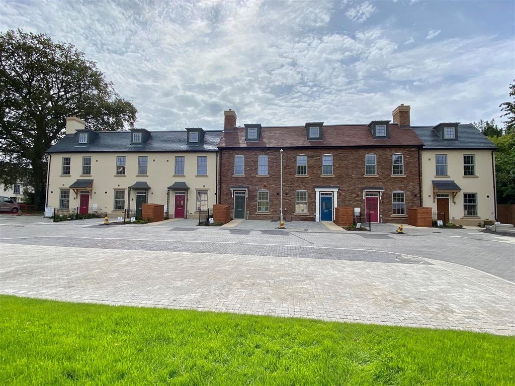 New home, 3 bed end terrace house for sale in The Courtyard, Woodland