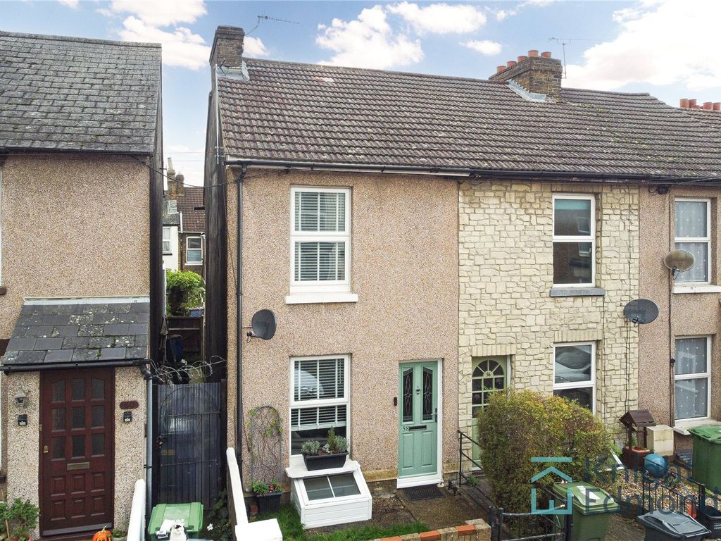 2 bed terraced house to rent in Kingsley Road, Maidstone, Kent ME15