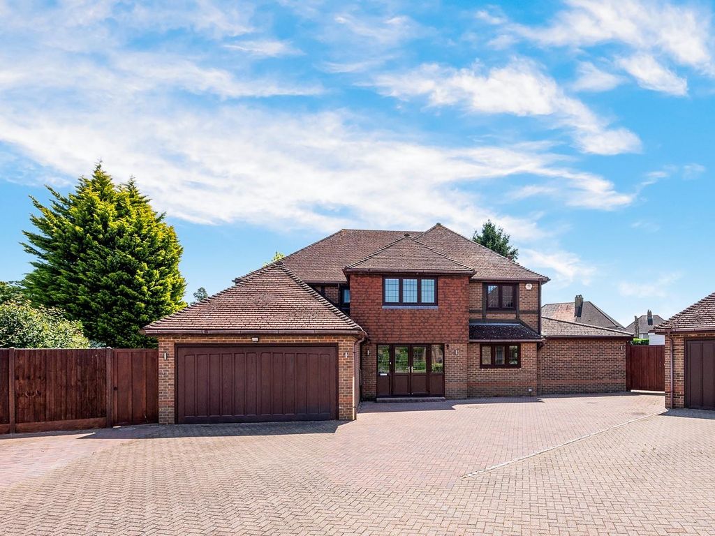 6 bed detached house for sale in Stag Leys Close, Banstead SM7, £