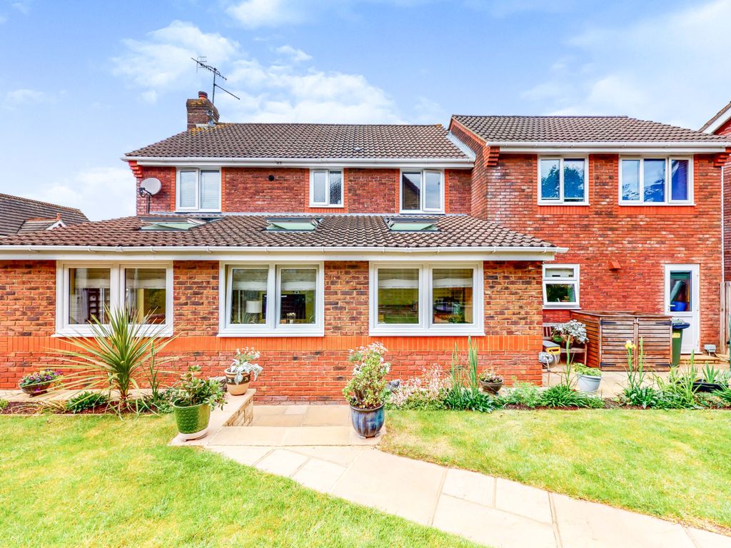 5 bed detached house for sale in Salterns Road, Maidenbower, Crawley