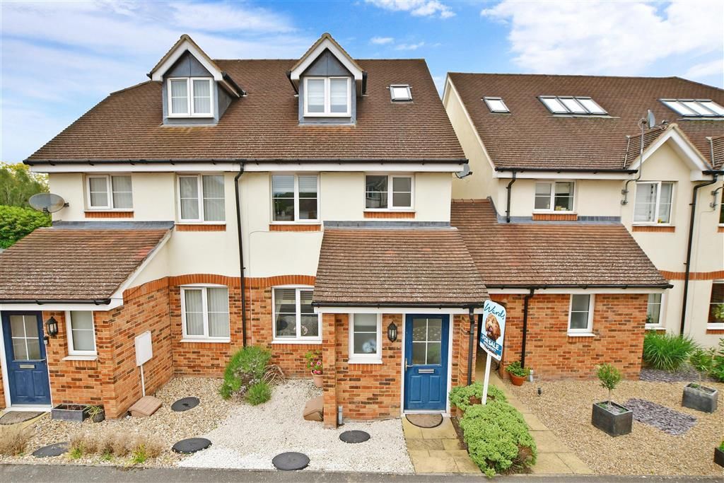 3 bed semidetached house for sale in Pinewood Close, Leybourne, West