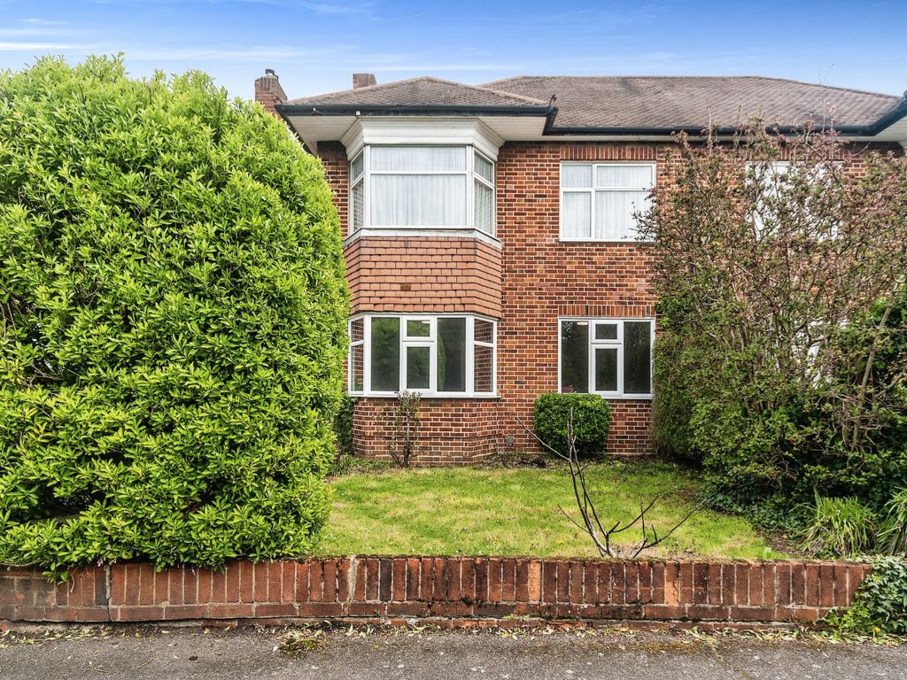 2 bed for sale in Glen Road, Chessington KT9 Zoopla