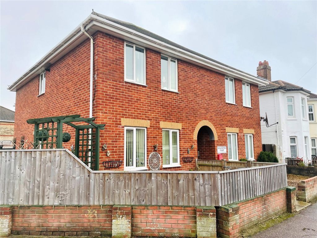 2 bed flat for sale in Gloucester Court, 24 Gloucester Road