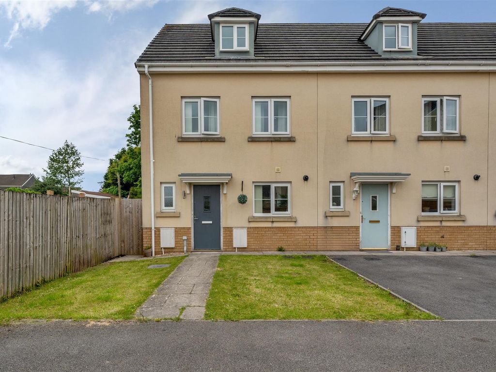 3 bed town house for sale in Moorland Green, Gorseinon, Swansea SA4, £