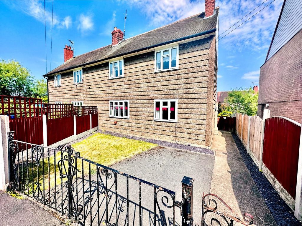 3 bed semidetached house for sale in Springfield Road, Sherburn In