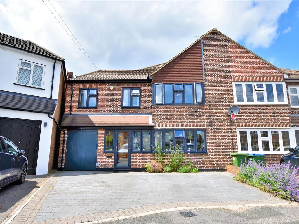5 bed semidetached house for sale in Pickford Close, Bexleyheath DA7