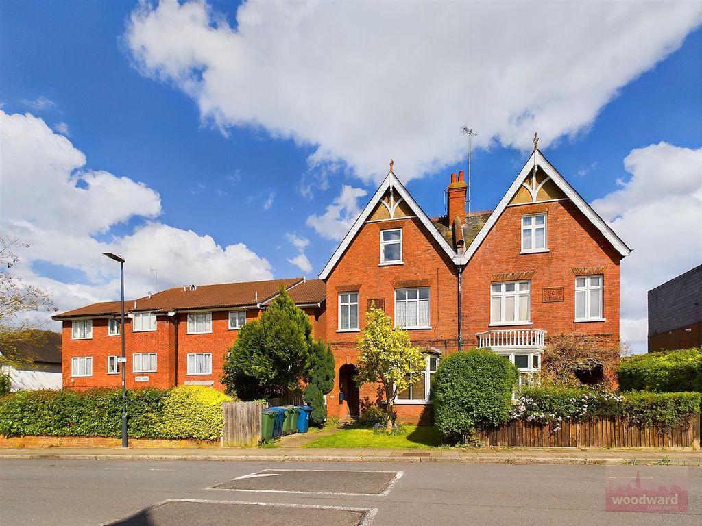 1 bed flat for sale in Roxborough Park, HarrowOnTheHill, Harrow HA1
