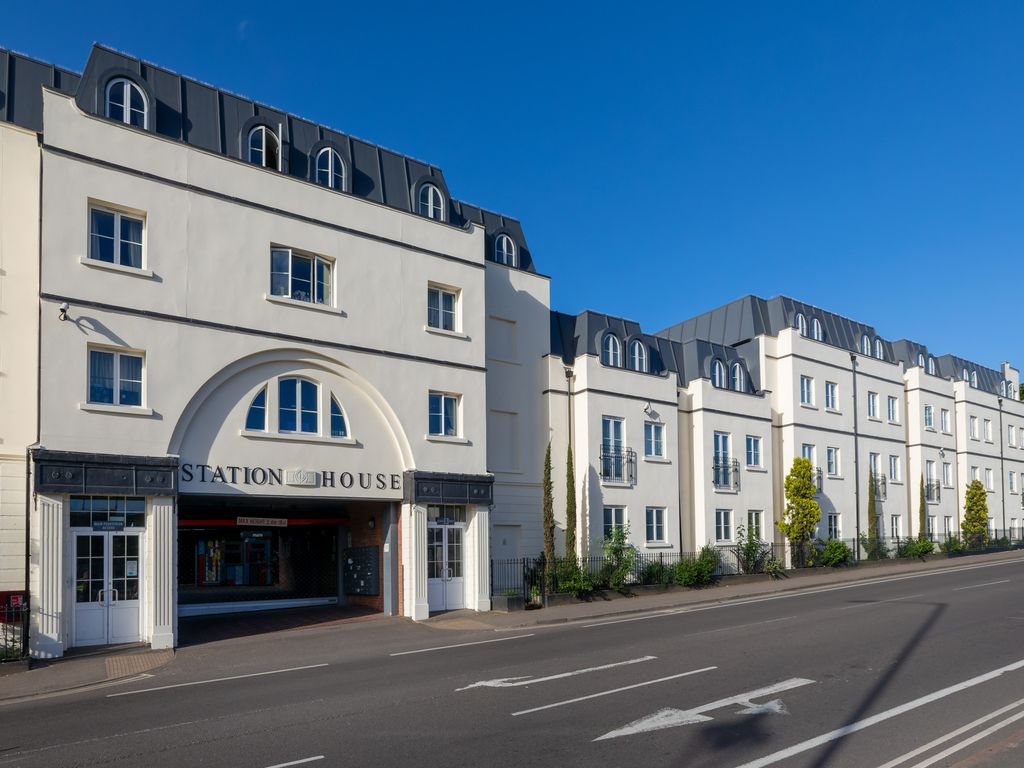 2 bed flat to rent in Station House, Old Warwick Road, Leamington Spa