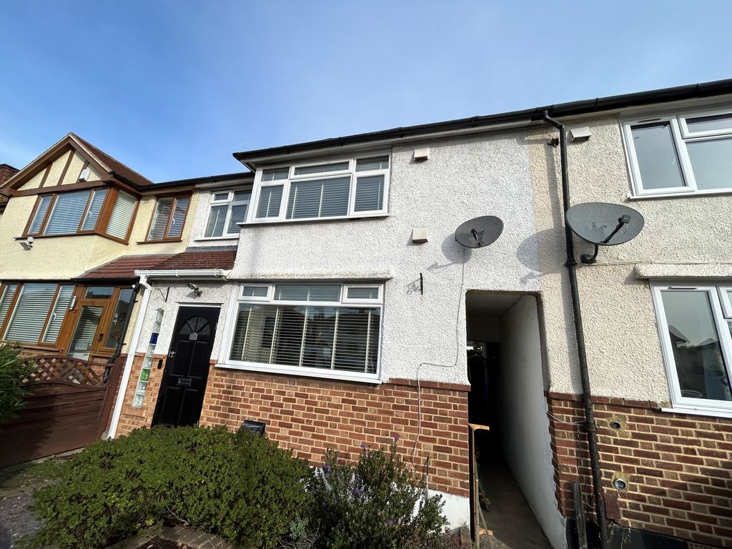 3 bed terraced house to rent in Bridge Road, Chessington KT9, £1,950