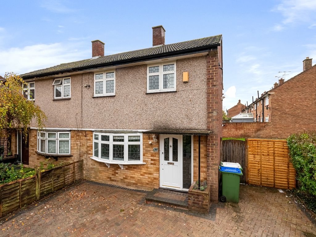 2 bed semidetached house to rent in Ellenborough Road, Sidcup, Kent