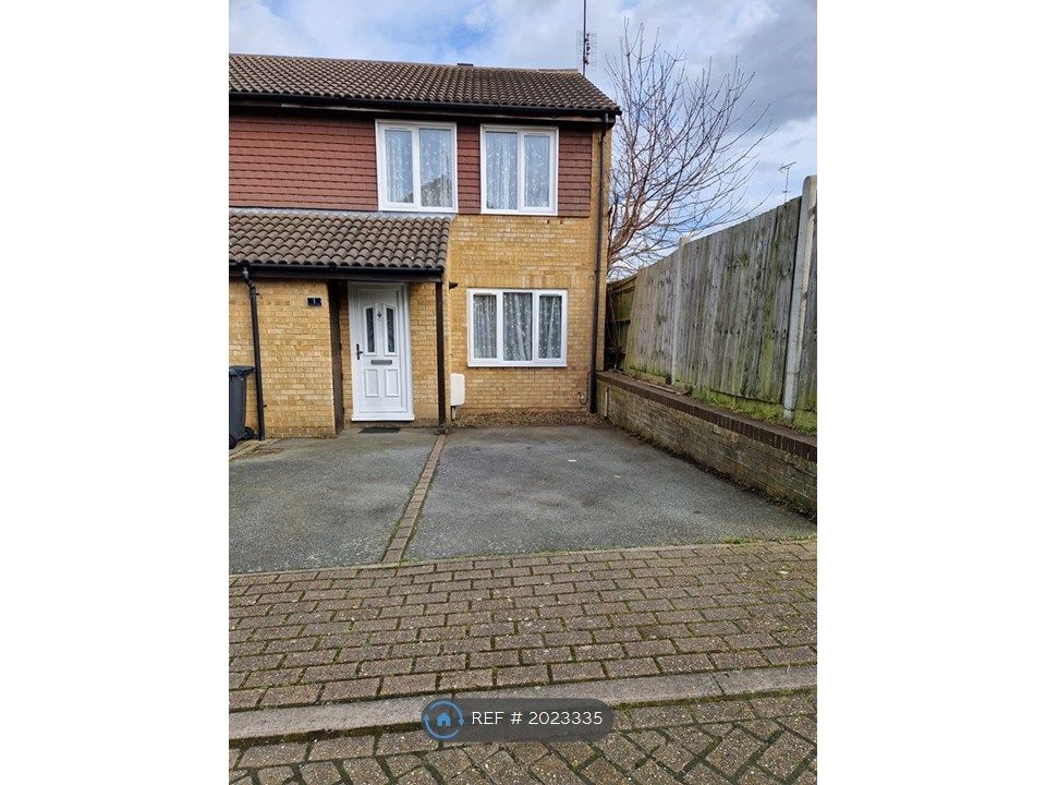 2 bed end terrace house to rent in Boleyn Way, DA10, £1,395