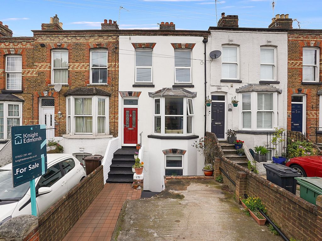 4 bed terraced house for sale in Boxley Road, Maidstone ME14, £325,000