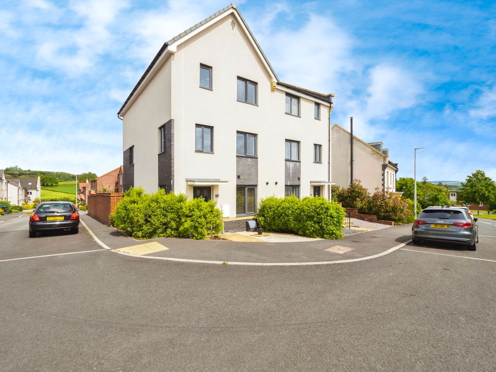 4 bed semidetached house for sale in Buttercup Way, Newton Abbot