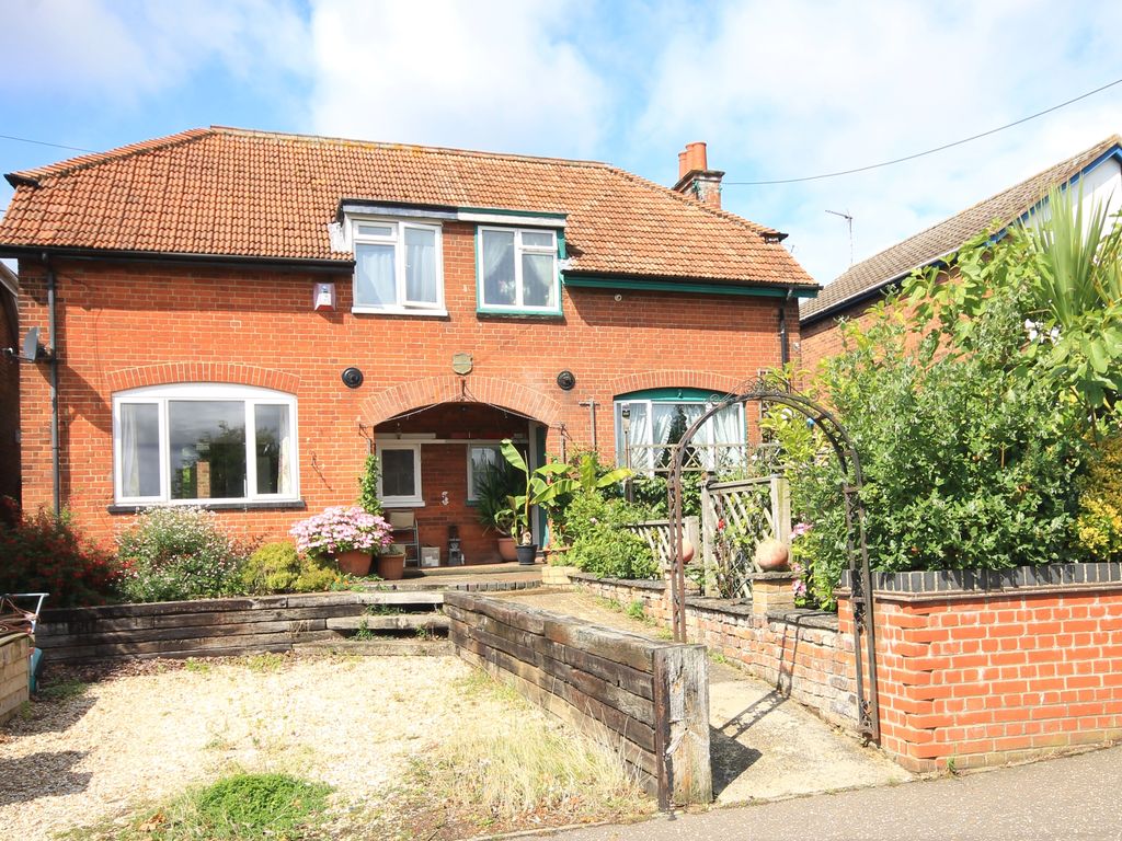 3 bed semidetached house to rent in The Drift, Fakenham NR21, £875 pcm