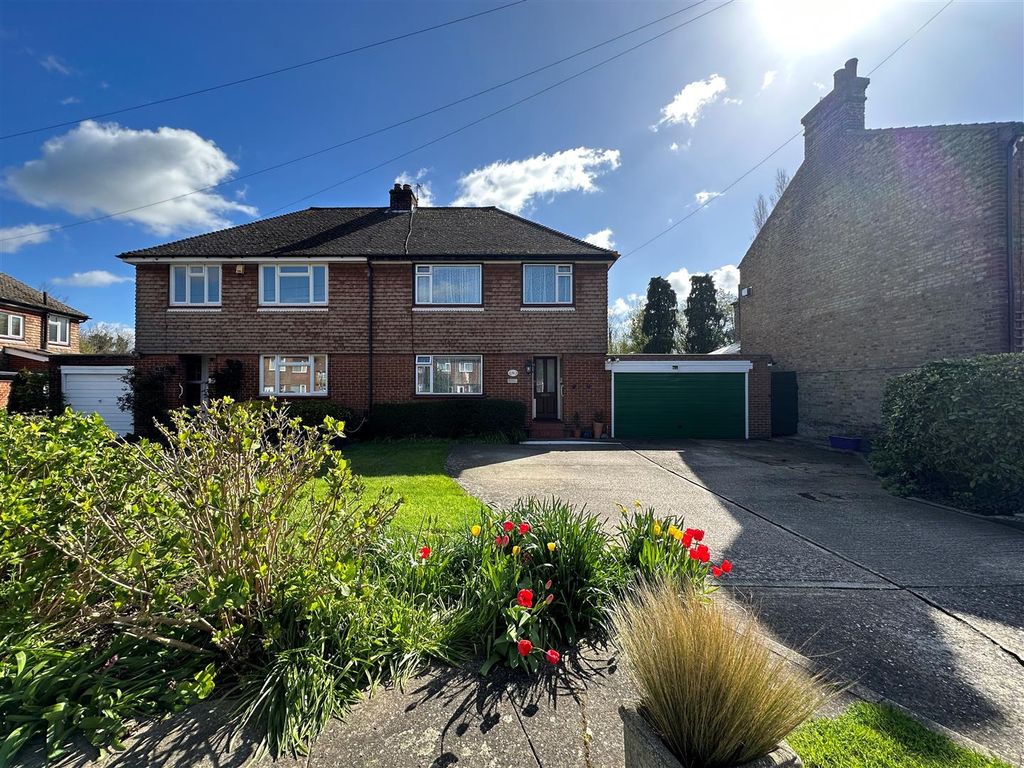 3 bed semidetached house for sale in Waghorn Road, Snodland ME6 Zoopla