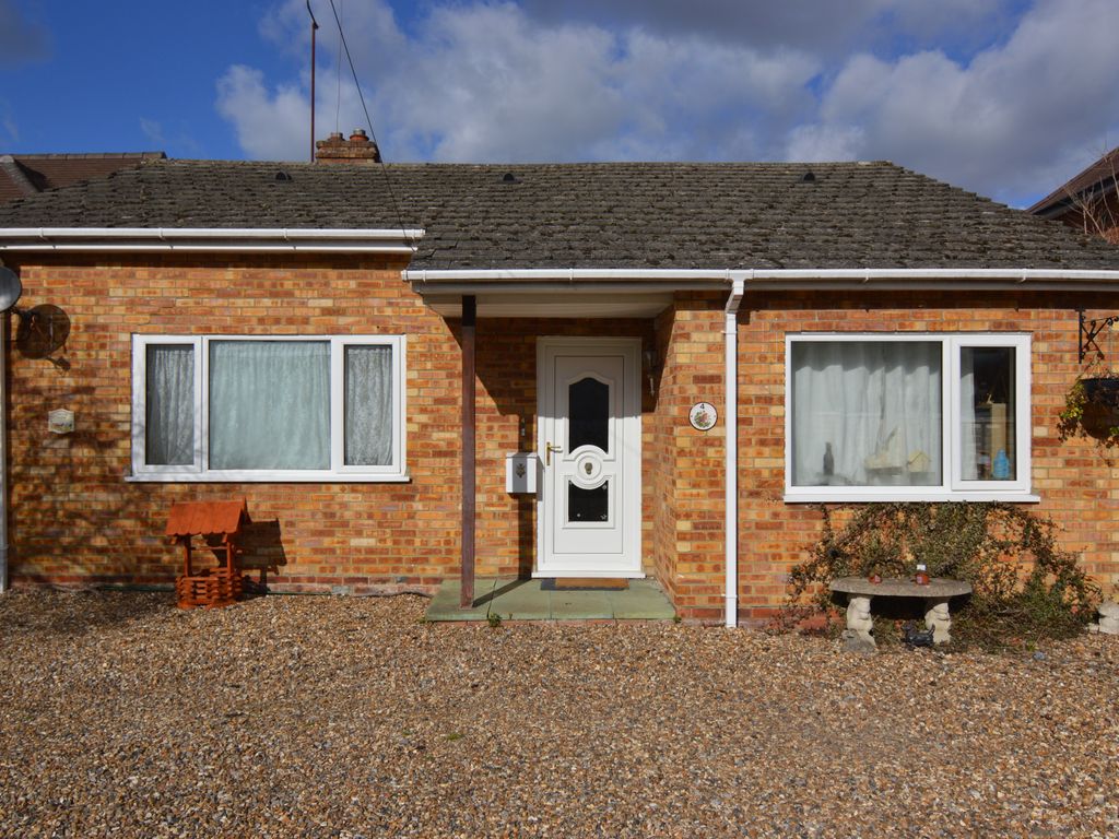 3 bed bungalow to rent in Rowan Drive, Crowthorne RG45 Zoopla
