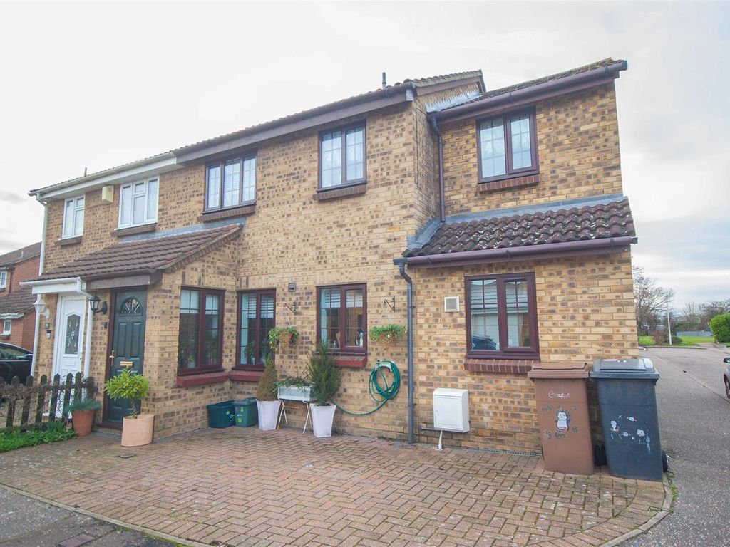 5 bed semidetached house for sale in Beardsley Drive, Springfield