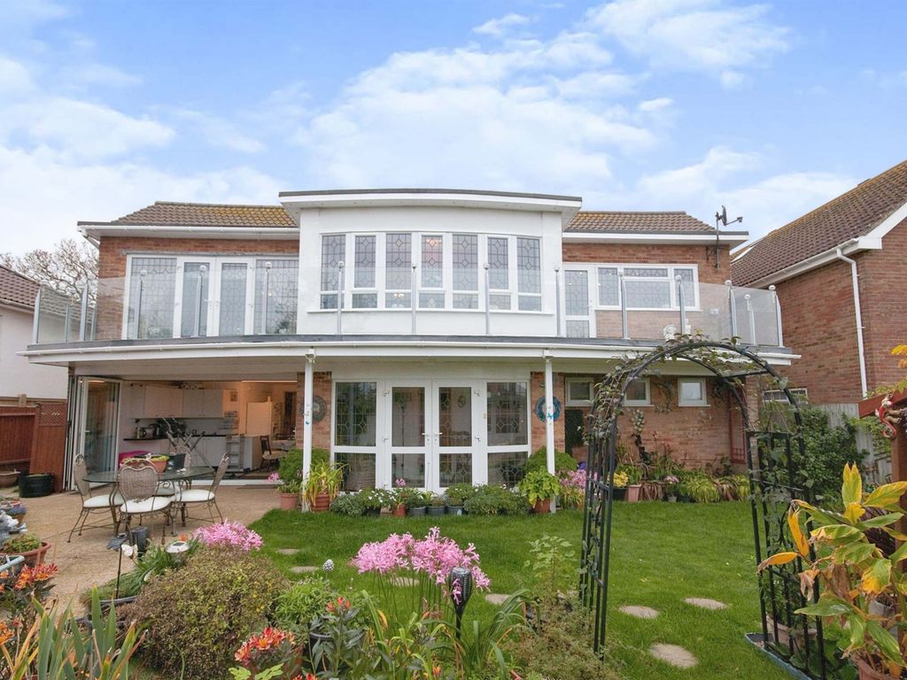 Downs Walk, Peacehaven BN10  