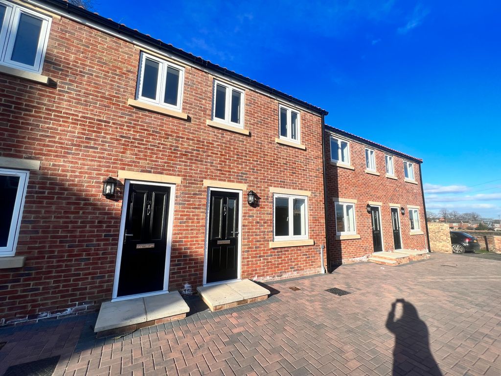 2 bed terraced house to rent in The Old Vicarage, Thorne, Doncaster DN8
