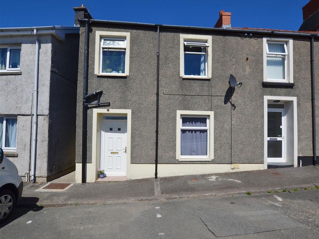 3 bed end terrace house for sale in Charles Street, Neyland, Milford