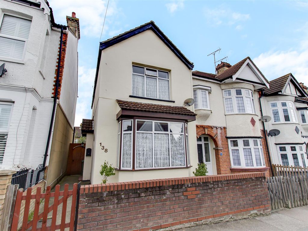 3 bed end terrace house for sale in Southbourne Grove, WestcliffOnSea
