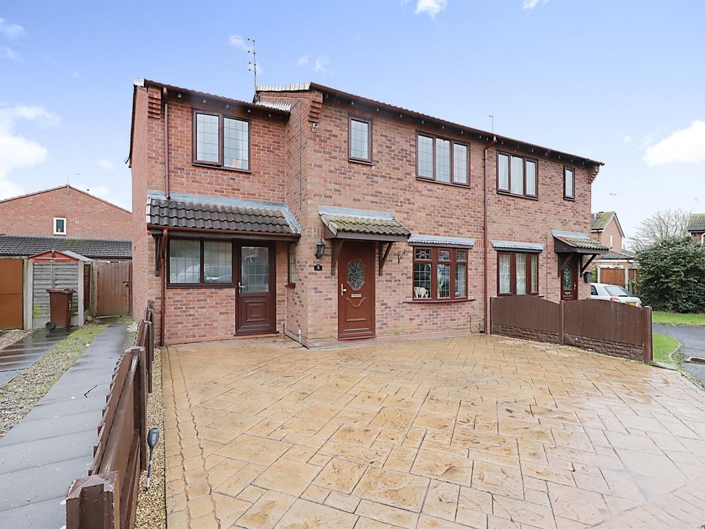5 bed semidetached house for sale in Solent Close, Pendeford