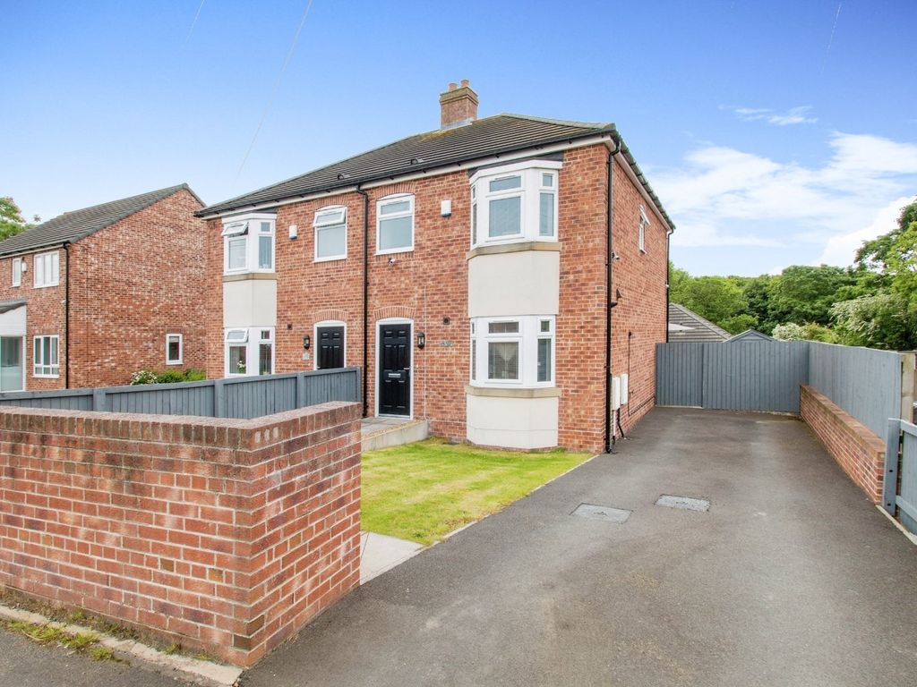 3 bed semidetached house for sale in Westerton Road, Tingley