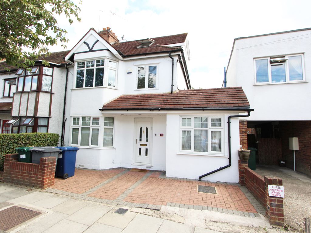 4 bed semidetached house for sale in Kings Close, London NW4, £925,000