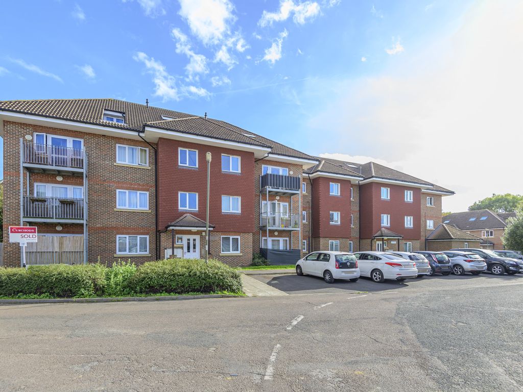 2 bed flat for sale in Oakbank Avenue, WaltonOnThames KT12 Zoopla