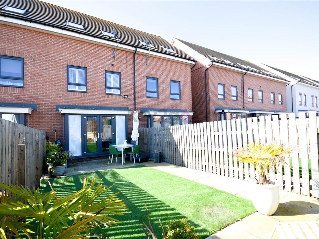 3 bed town house for sale in Derwent Chase, Waverley, Rotherham S60, £